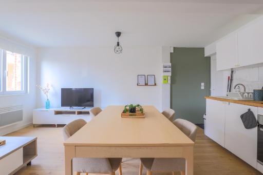 Appartamento Uno Avec Parking Privé Gratuit - Housity