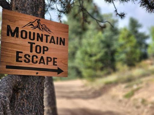 Mountain Top Escape! Hot tub, Gameroom, Firepit! - Housity