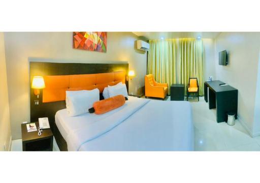 Oakspring Hotel & Luxury Suites - Housity
