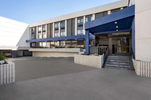 Baymont by Wyndham Monterey Park - Housity