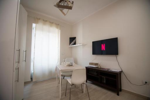 Elegante Suite in Centro Città - Arredo Moderno & Wi-Fi con Smart Tv - Housity