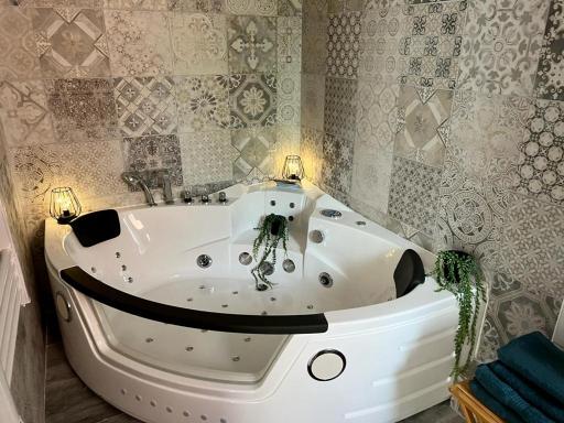 Lacacia - Suite de charme au calme avec Balnéo et Parking privé - Housity