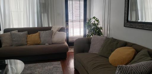 Cozy & Entire Unit - Housity