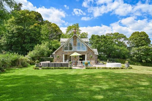 A Five Star Peaceful Getaway for Four - Housity
