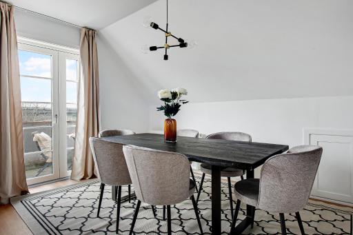 Sanders Charm - Amazing Two-Bedroom Apartment with Shared Garden - Housity
