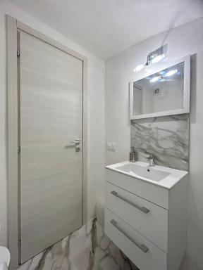 Cave House Apartment - Housity