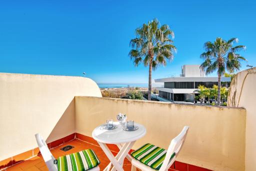 Dali 4003 - Housity