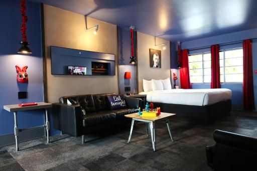 Hotel Gaythering - Gay Hotel - All Adults Welcome - Housity
