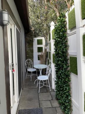 California guest house - Housity