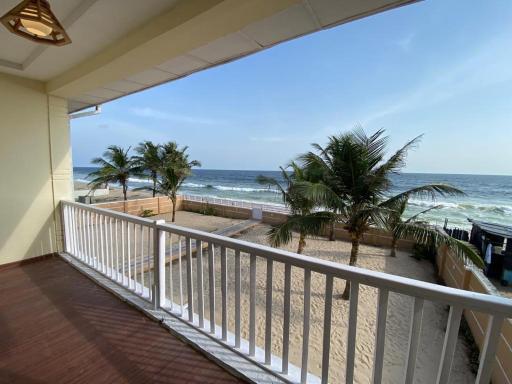Oceanfront Wavecrest Hotel - Housity