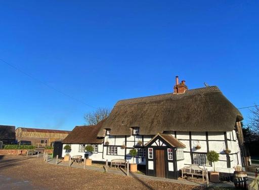 The Bottle & Glass Inn - Housity