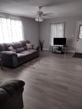 Modern home on city's westside - Housity
