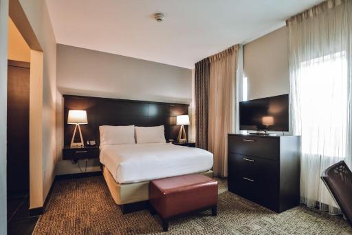 Hotel Room with Free Parking Washer and Dryer Gym Relux 219 - Housity