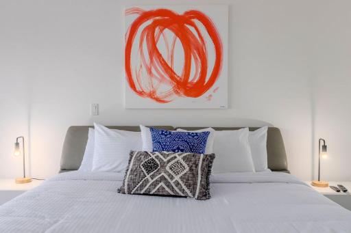 Family Condo At Downtown - Housity