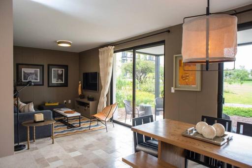 Designer Villa just minutes from City Center - Housity