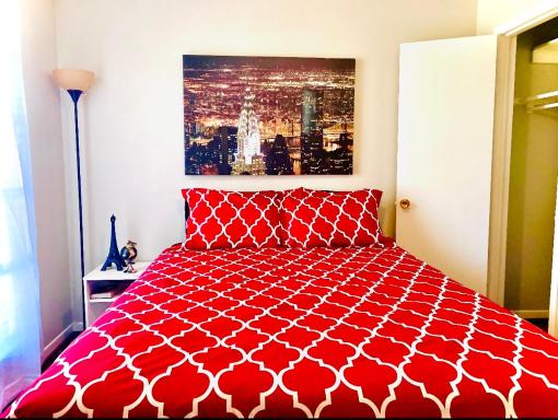 Luxury King Beds, Sparkling Pool, Sleeps up to 8 - Housity