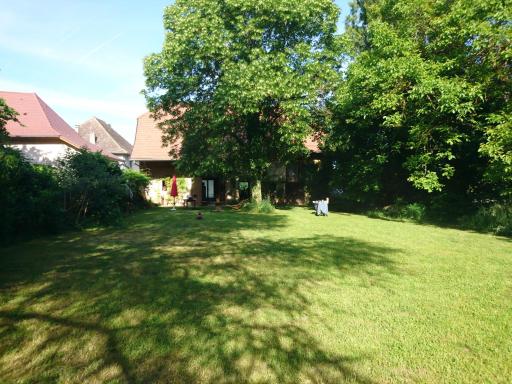 Grange rénovée et son jardin dans l'Avant Pays Savoyard - Housity