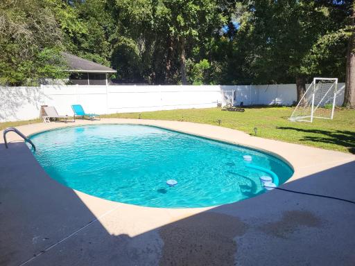 SPACIOUS POOL HOME in North FL - Housity