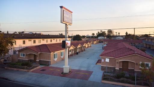 Diamond Bell Inn & Suites - Housity