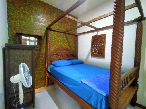 8 Up House - Housity