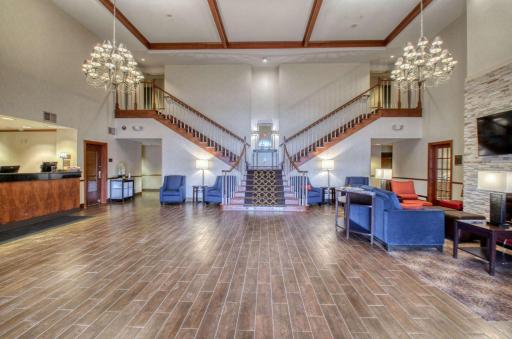 Comfort Suites Milwaukee Airport - Housity