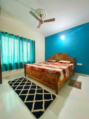 Cozy Stays - 1 BHK Apt with Kitchen and Balcony - Housity