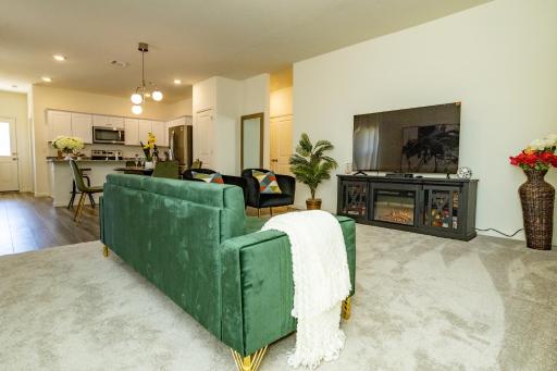 Lavishly Decorated 3-Bedroom Home Near Samsung-Taylor with King-Sized Bed - Housity