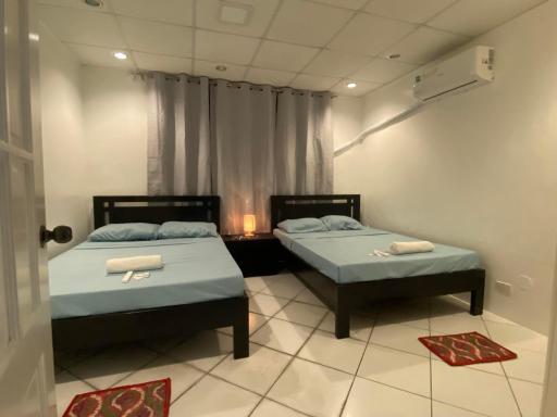 ROMY'S PLACE - ENTIRE 2ND FLOOR APARTMENT - Housity