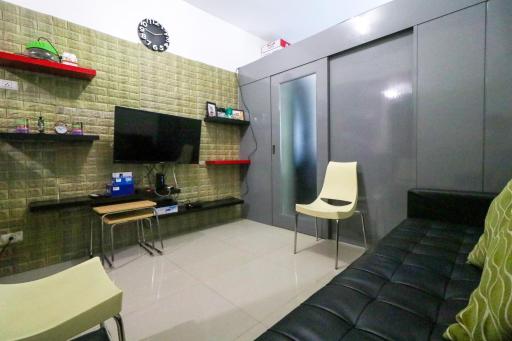 StayHere SM Light Tropical Staycation Boni MRT - Housity