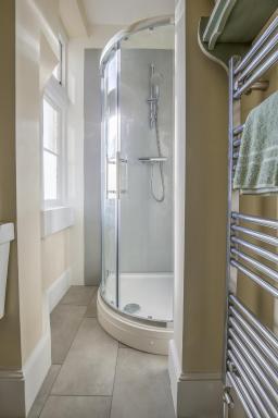 Number 17 Bath - Housity