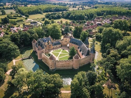 Château d'Ainay-le-Vieil - Housity