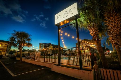 Dry Dock Inn - Housity