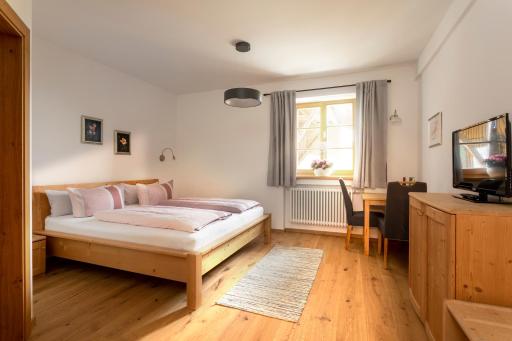 Bernhardhof - Pension, Guest-House & Apartments - Housity
