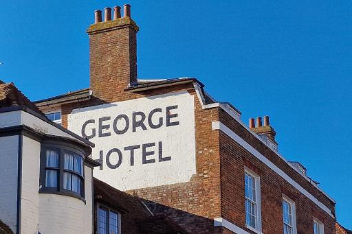 The George Hotel - Housity