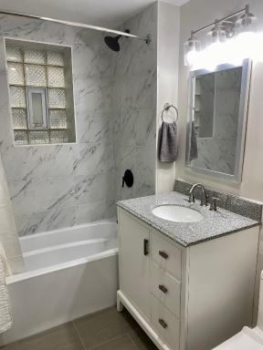 Lincoln Park Aparment with Backyard! - Housity