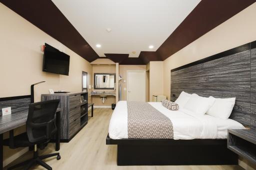 Sapphire Inn & Suites - Housity