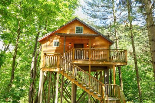Wild Cherry Treehouse by Amish Country Lodging - Housity