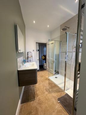 10 Grove St - Bath Holiday Suites - Housity