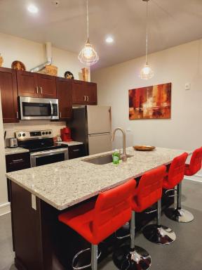 Modern studio, Heart of Riverside Sq. mins shops. - Housity