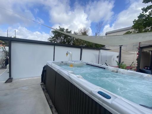 Tiny place w private hot jacuzzi 7 min to Miami international airport - Housity