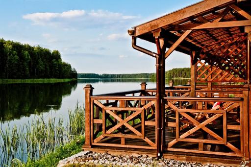Domki Mazurskie w Ogrodach Złotej Łani Wiartel - Klimatyczne Apartamenty i Pokoje Widokowe - Housity