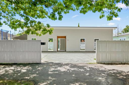Contemporary Comfort - Masterton Holiday Home - Housity