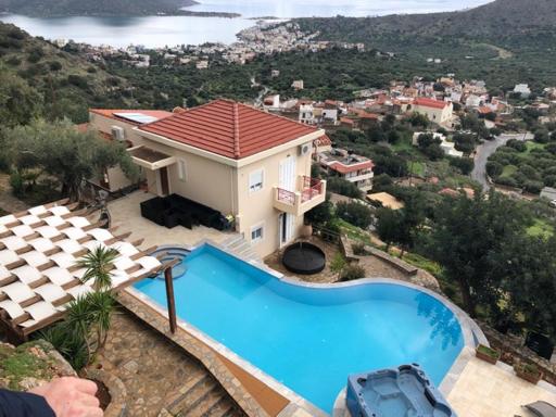 Spacious Villa in Kato Pine with Sea View and Private Pool - Housity