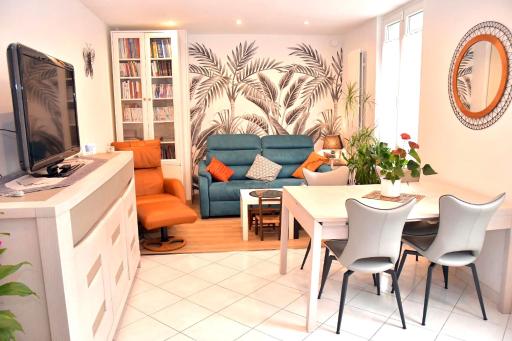 Lovely 2 Bedroom House Close to Paris, Airports and Disneyland - LAGNY SUR MARNE - Housity