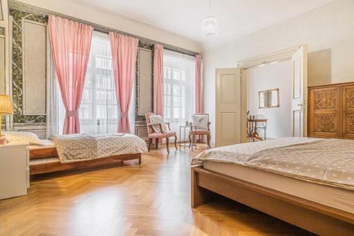 Bright & Spacious at Mala Strana, Charles Bridge 3 min of walk - Housity