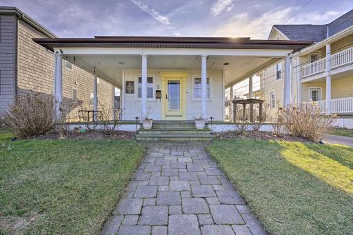 Jersey Shore Getaway with Grill Walk to Beach! - Housity
