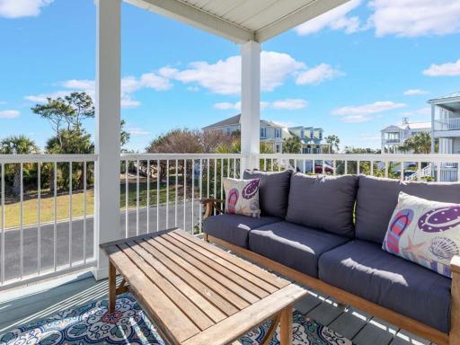 Seconds To The Sea - Housity