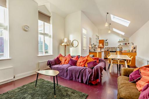 Fab house with log fire/grand piano/enclosed garden in superb village - Housity