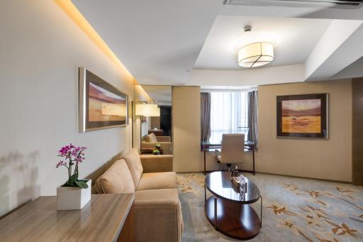 The LA Hotel 新世界伟瑞酒店 - Housity