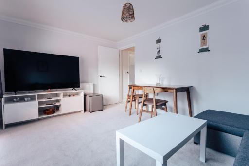 Premier Refurbished Central Flat - Housity